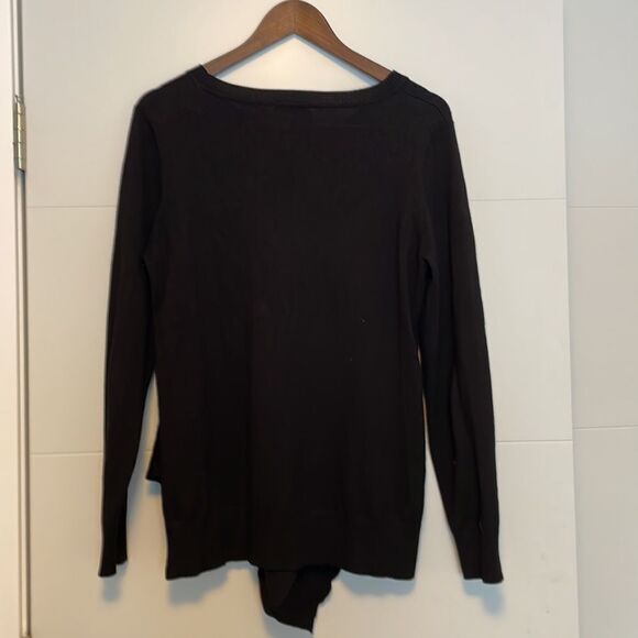 𝅺89th & Madison Crewneck Asymmetric Bottom Sweater Black Size Medium - Picture 9 of 10